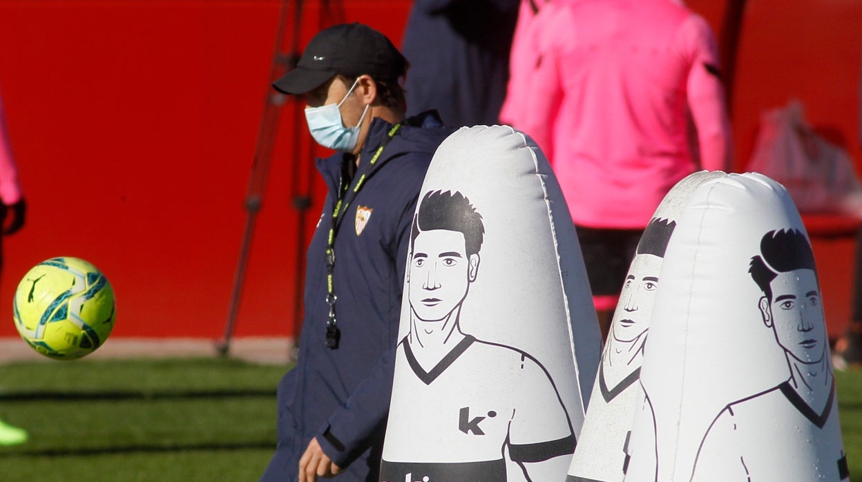 Julen Lopetegui durante un entrenamiento del Sevilla FC