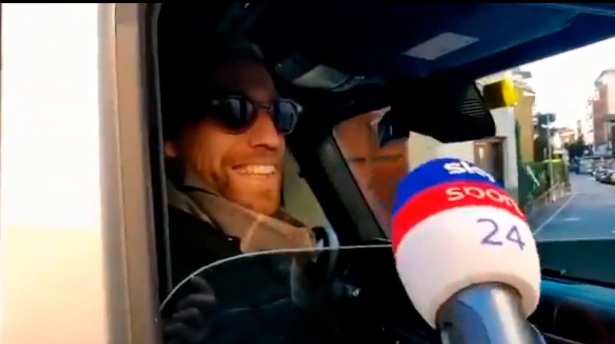 El Papu Gómez saliendo de su casa de Bérgamo