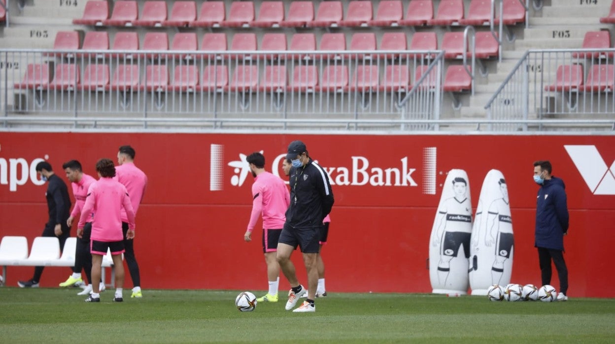 Julen Lopetegui durante un entrenamiento de esta semana del Sevilla FC