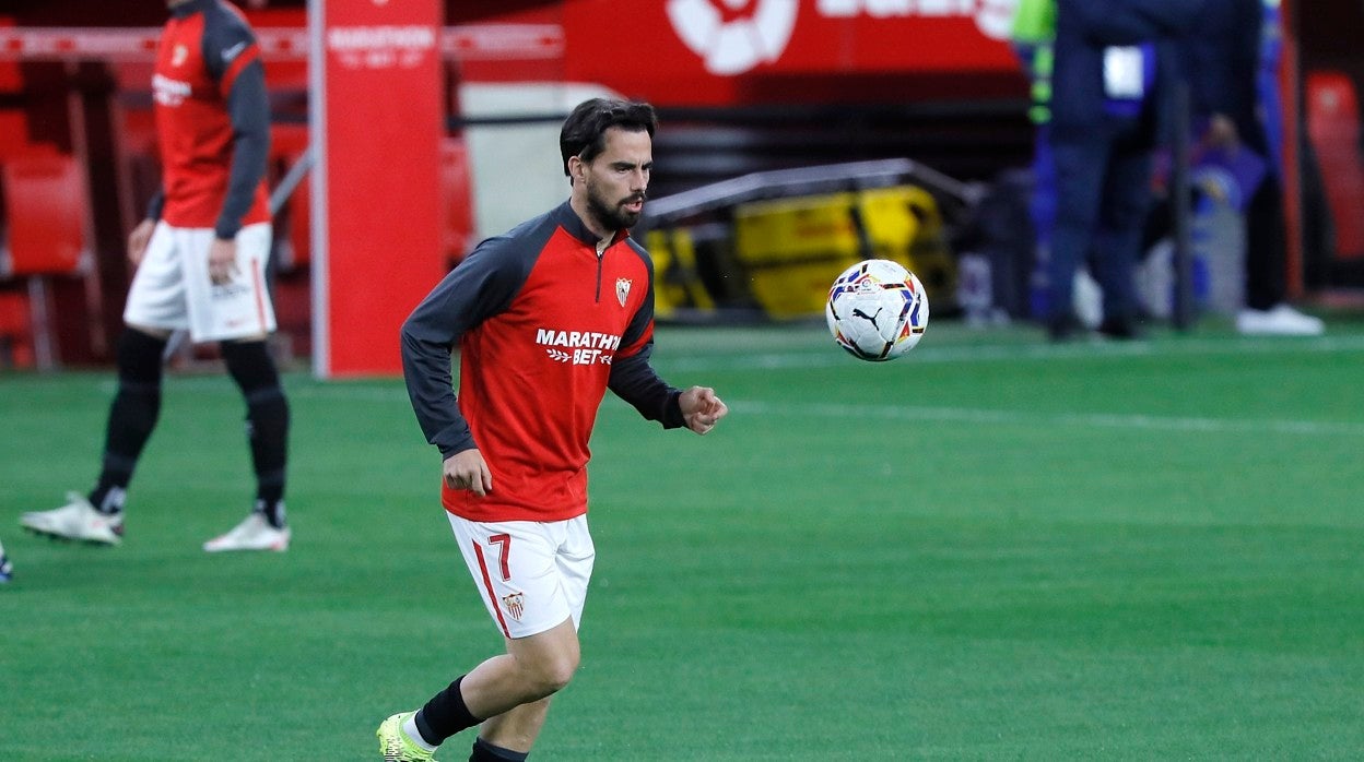 Suso, en el calentamiento de un partido