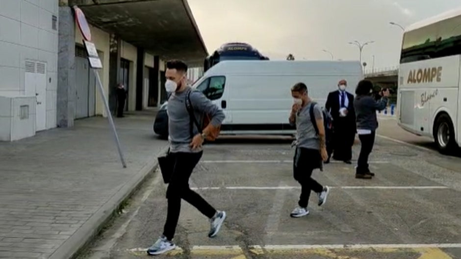 El Sevilla FC, rumbo a Barcelona, con Ocampos y Acuña