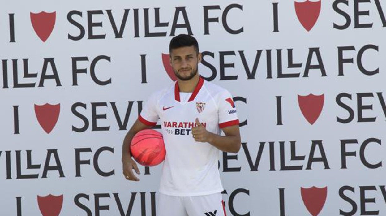 Óscar Rodríguez, en su presentación