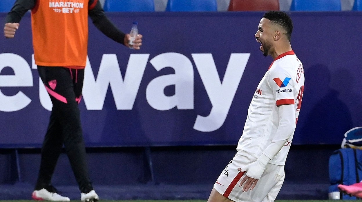 En-Nesyri celebra su gol al Levante