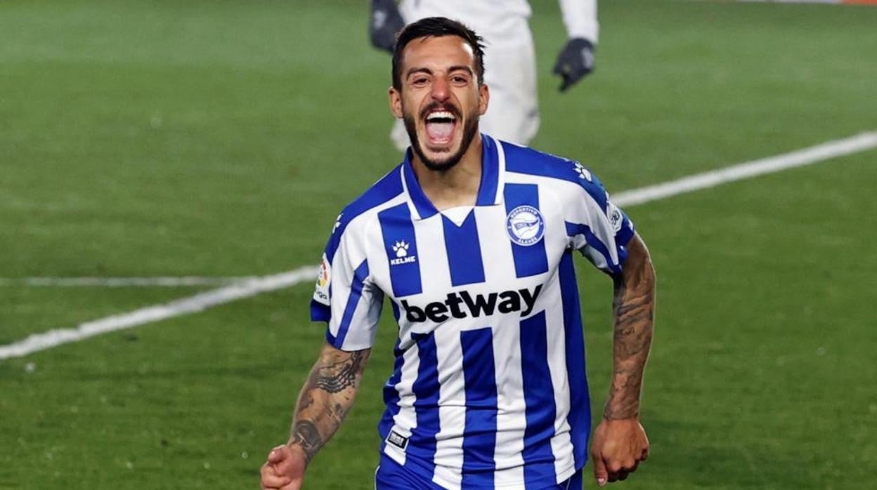 Joselu Mato celebra un gol con el Alavés