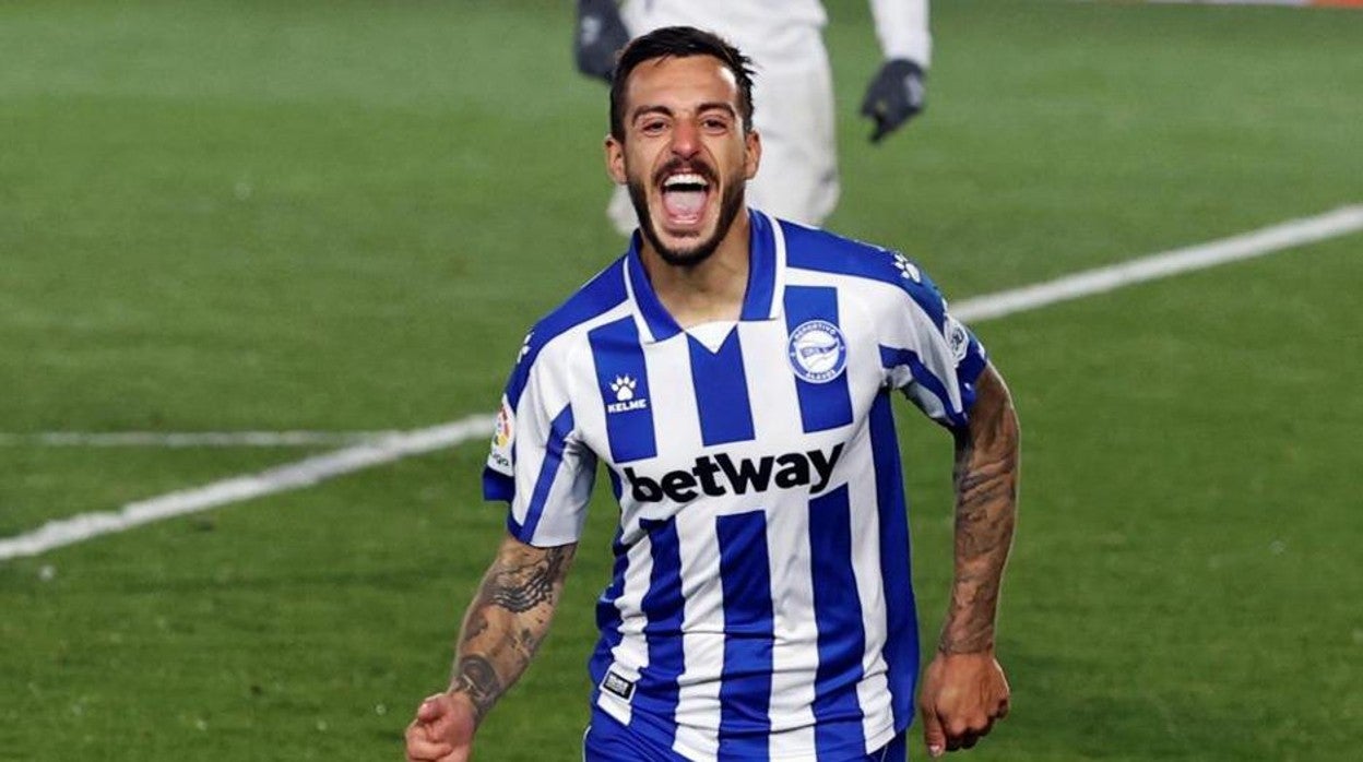 Joselu celebra uno de los once tantos que ha anotado esta temporada