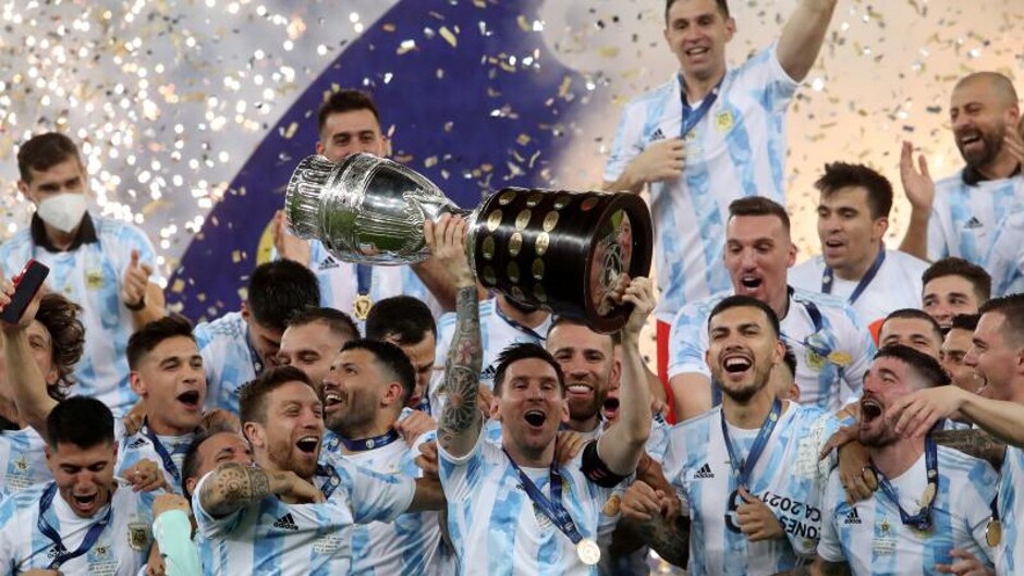 Acuña y Papu Gómez, campeones de la Copa América con Argentina