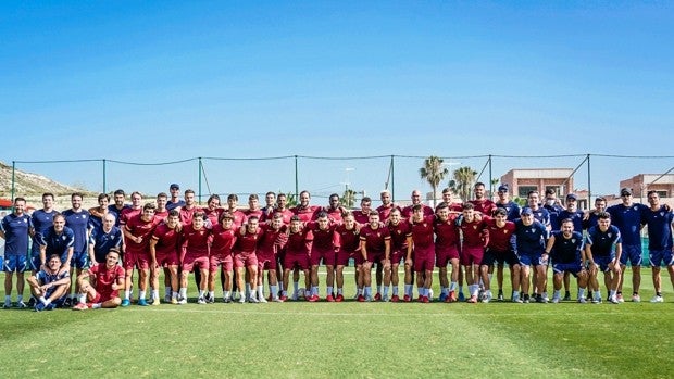 Entrenamiento, amistoso ante el Coventry y regreso a Sevilla