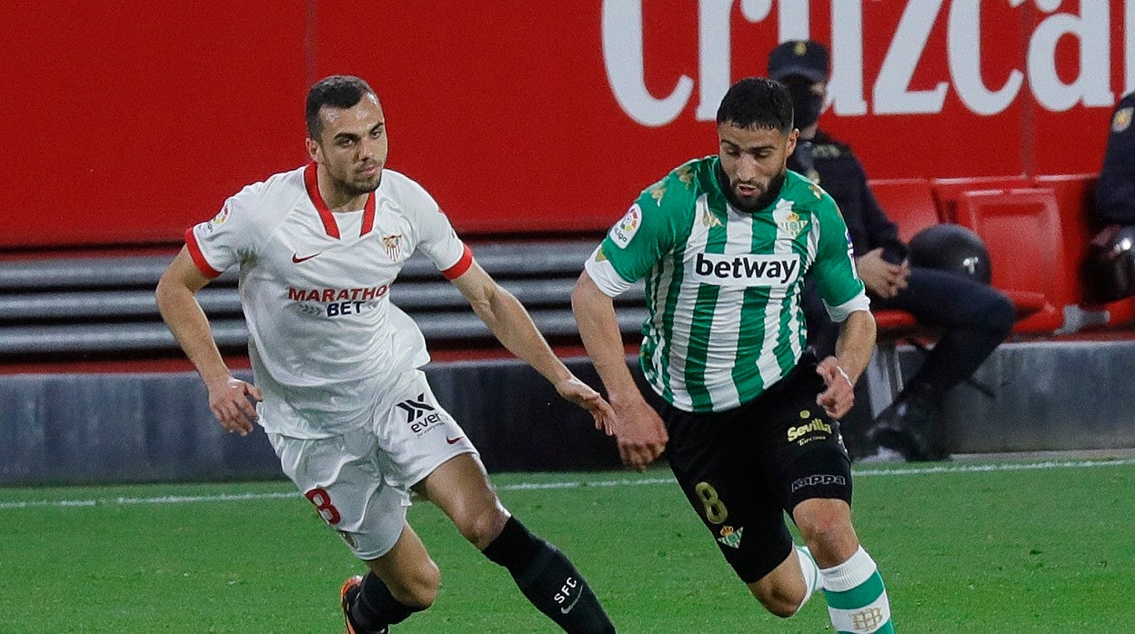 Jordán y Fekir, en el último derbi entre el Sevilla y el Betis jugado en Nervión