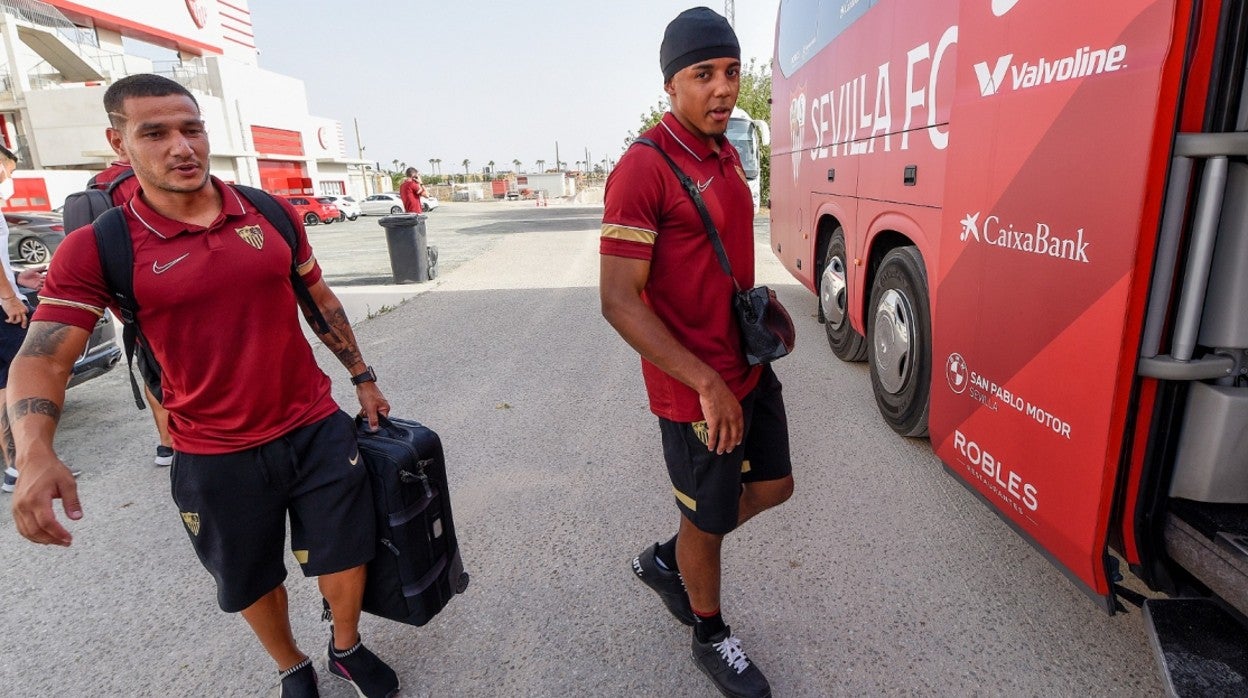 Jules Koundé viaja, junto al resto de sus compañeros, hacia Lagos