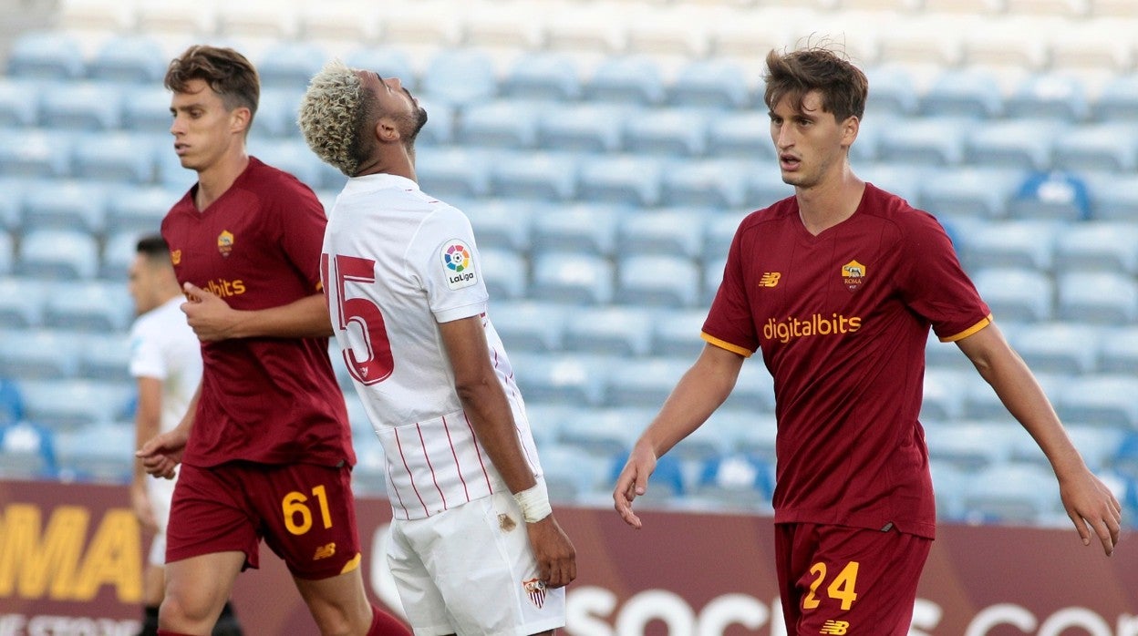 En-Nesyri lamenta una ocasión fallada en el duelo ante la Roma