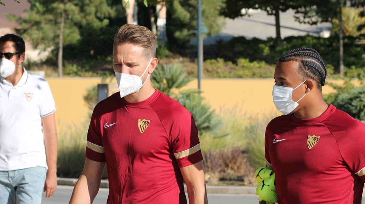 De Jong y Koundé, en un entrenamiento del Sevilla FC