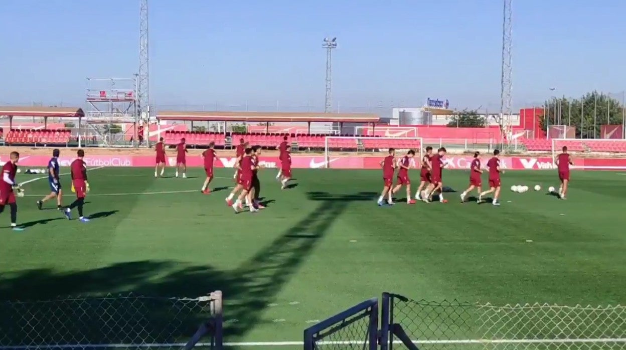 El Sevilla entrena sin Koundé ni el resto de internacionales
