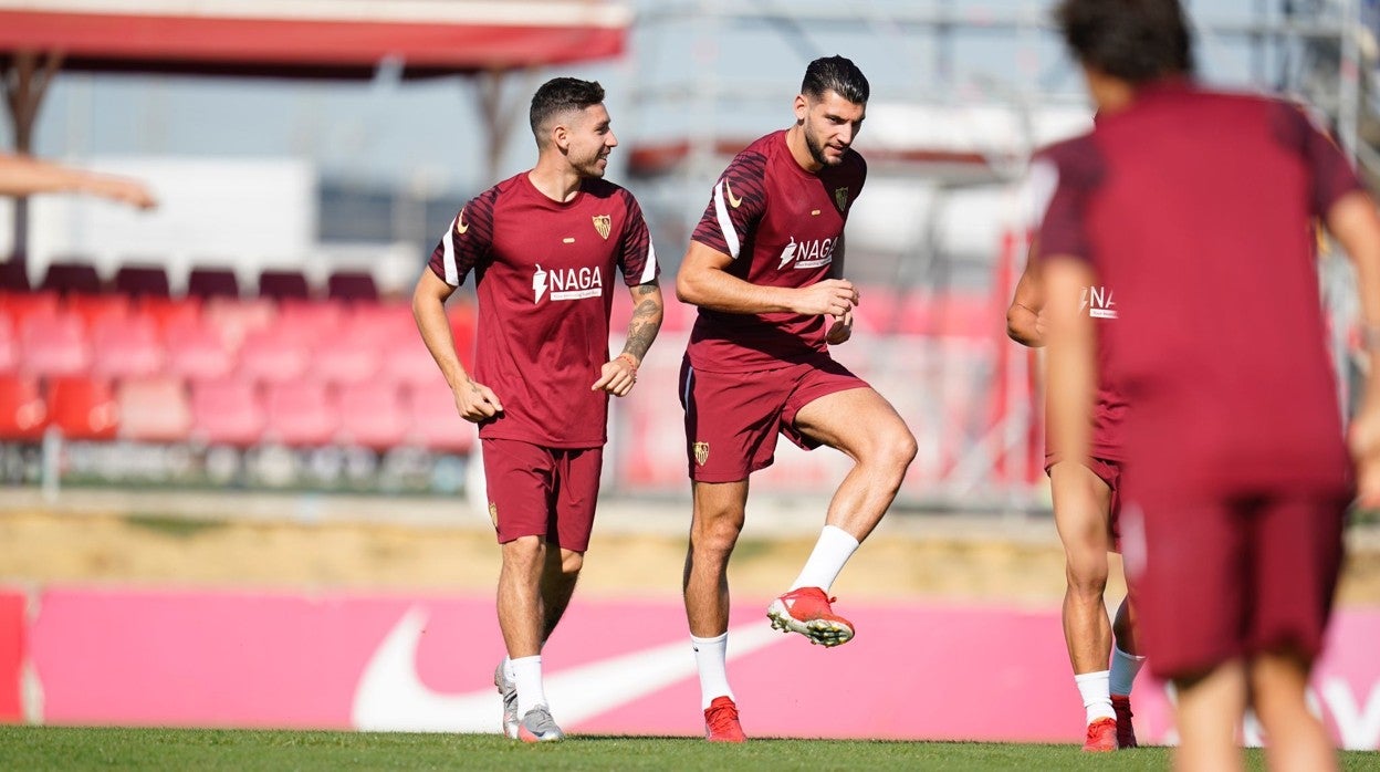 Montiel y Rafa Mir, durante el entrenamiento de este lunes