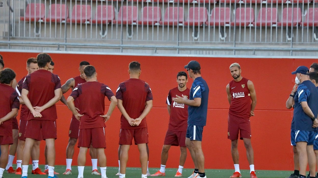 Sevilla - Espanyol, alineaciones oficiales: Vuelven Navas Acuña, Rakitic, Suso y En-Nesyri