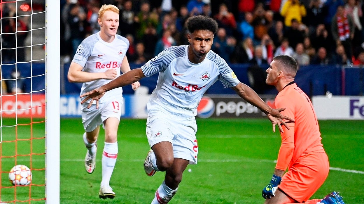 Adeyemi coloca al Salzburgo líder del Grupo G de la Champions