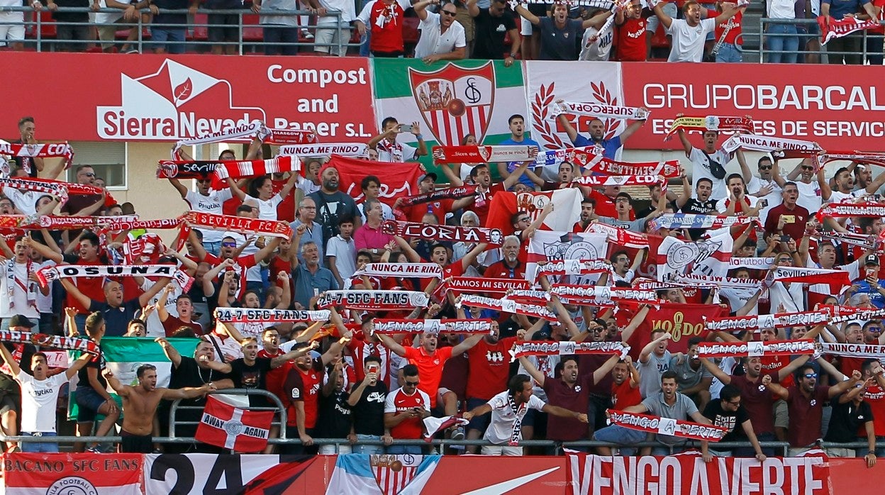 La Peña sevillista de Granada ha convocado a los aficionados del Sevilla FC que se desplacen a la ciudad nazarí para compartir un día festivo