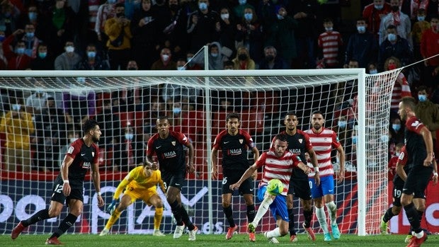 Granada - Sevilla: El día del pescaíto en blanco (1-0)