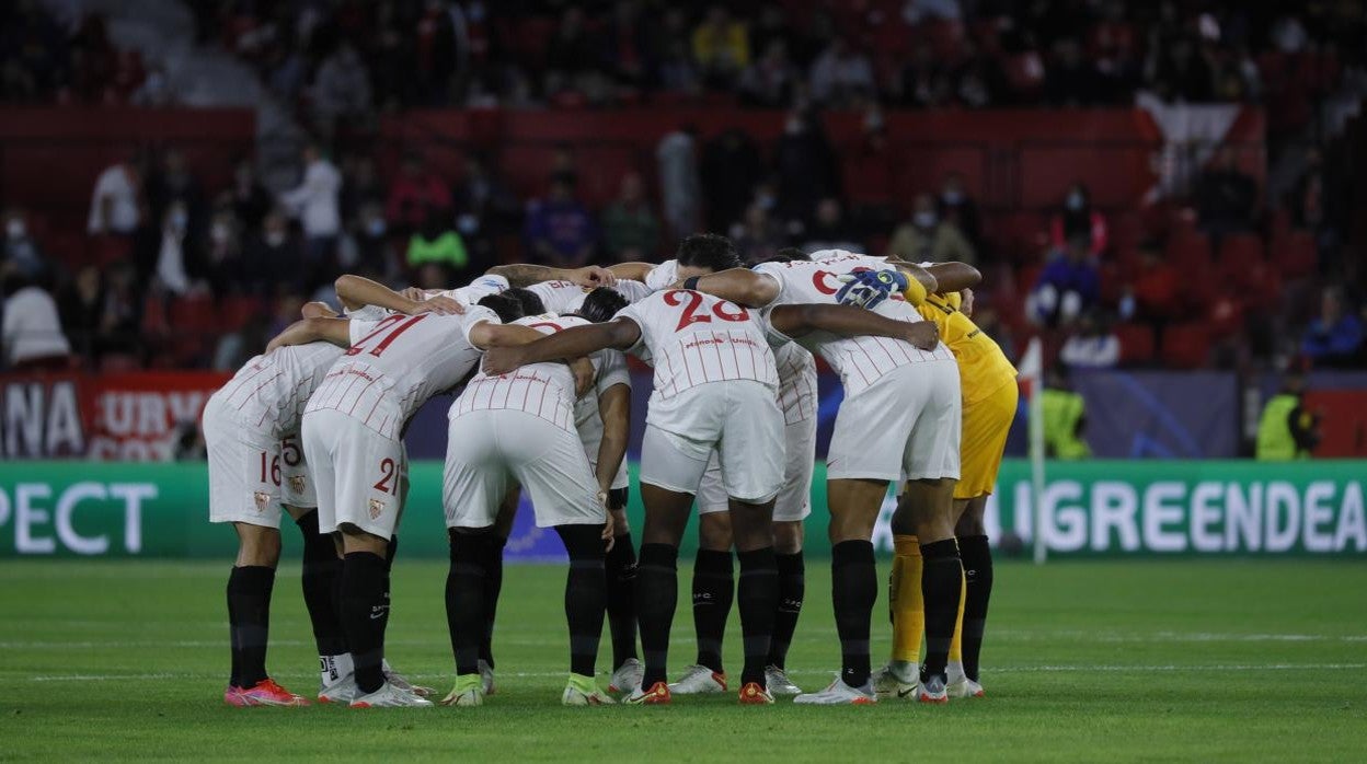 Los jugadores del Sevilla, en el Sánchez-Pizjuán