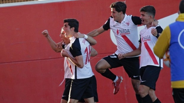 Sevilla Atlético - Costa Brava: Pizarra y coraje para engancharse al objetivo (2-1)