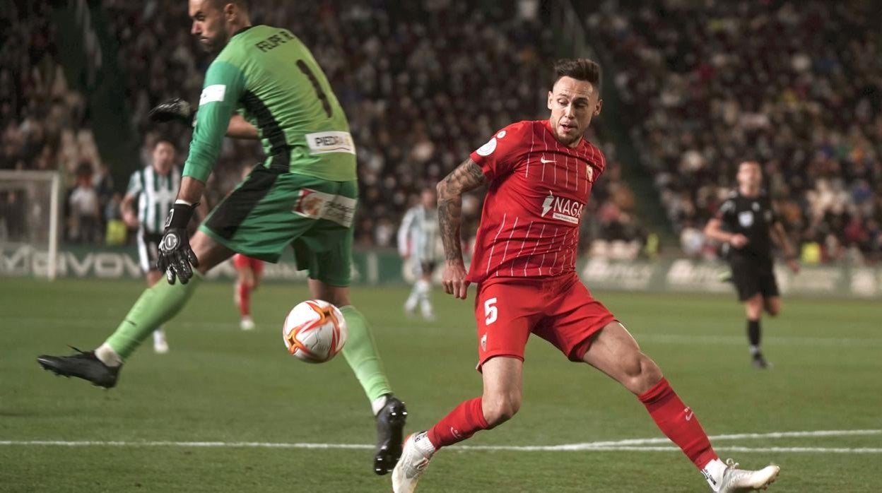 Momento en el que Lucas Ocampos marca el único gol del Córdoba-Sevilla