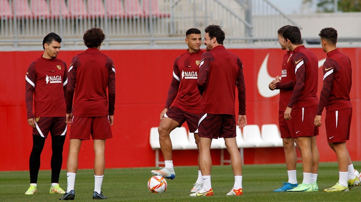 Los futbolistas del Sevilla en la ciudad deportiva