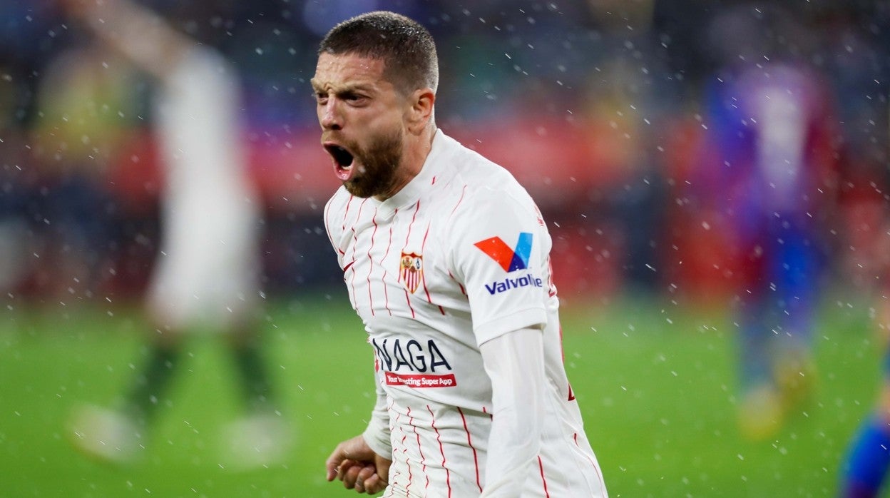Papu Gómez celebra el 1-0 a favor del Sevilla contra el Barcelona
