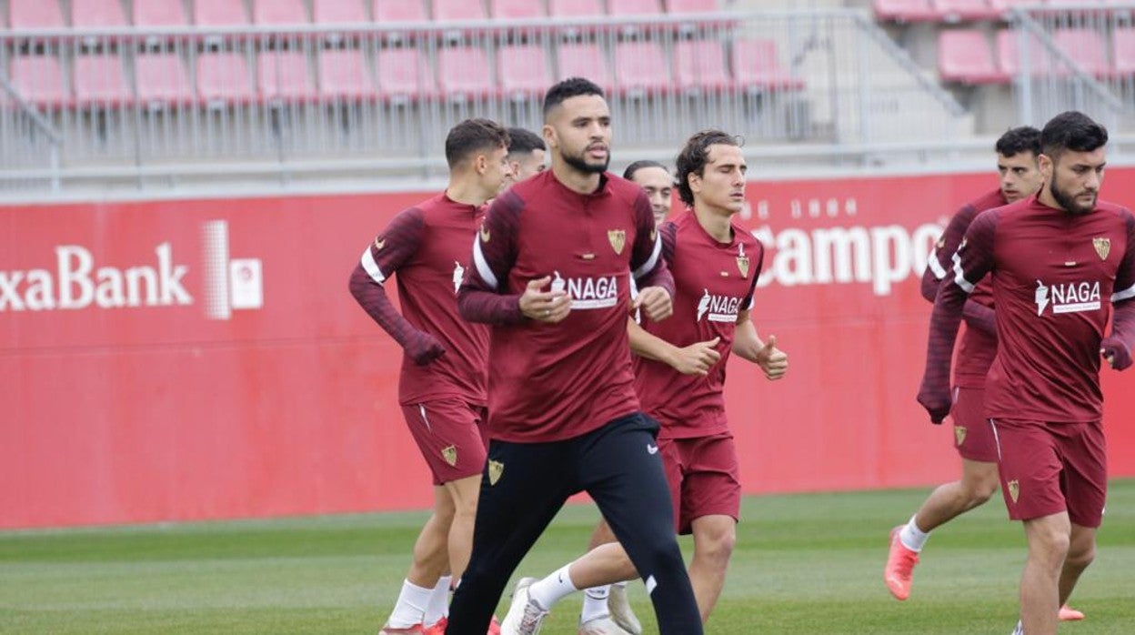 En-Nesyri, en un entrenamiento con el Sevilla