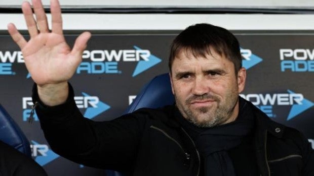 Coudet viaja con todo para medirse al Sevilla