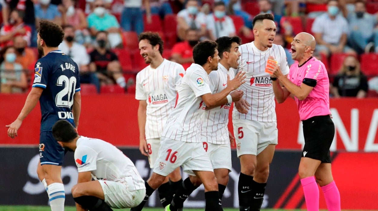 González Fuertes tras expulsar a Delaney