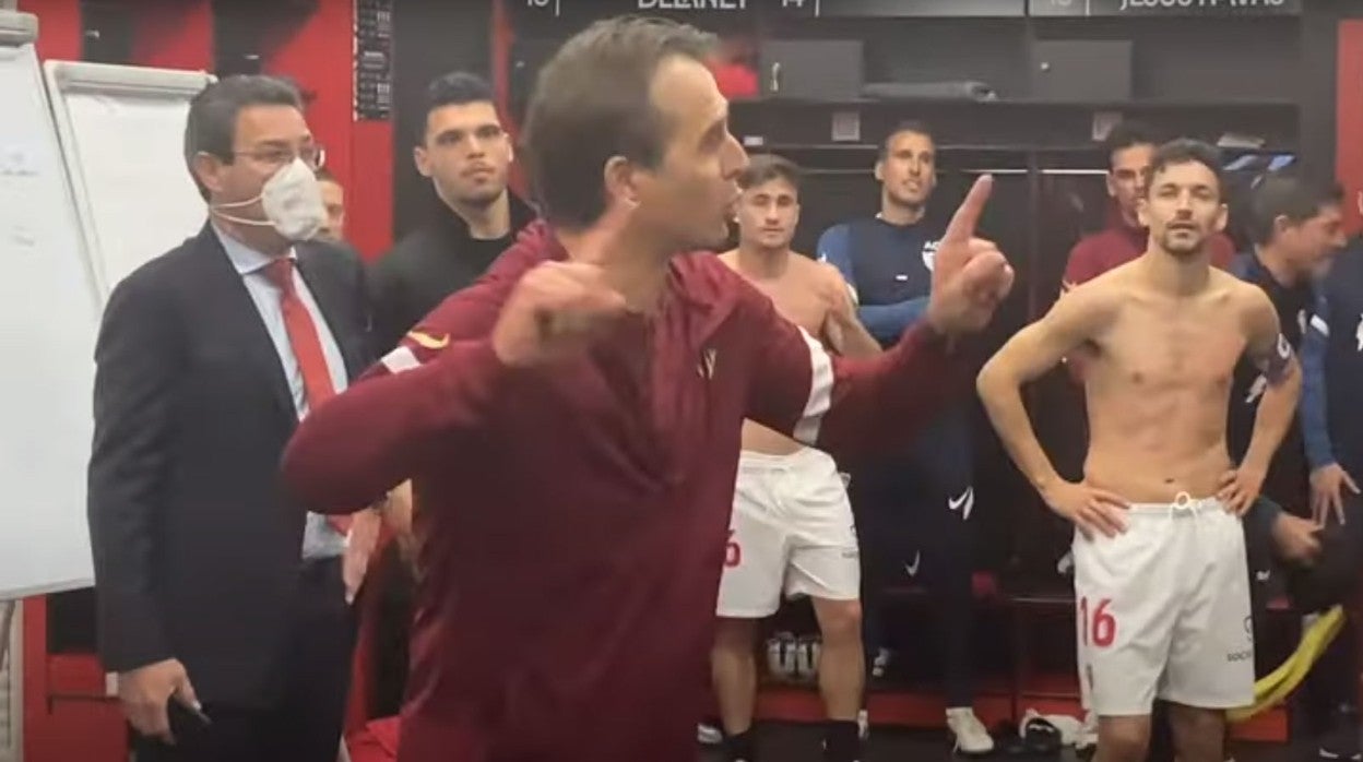 Lopetegui se dirige a sus jugadores tras ganar el derbi