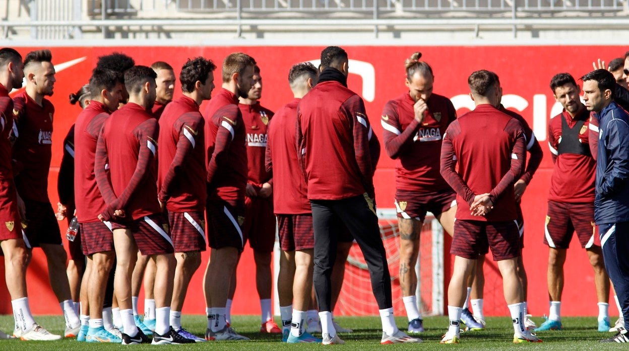 El Sevilla viaja a Mendizorroza sin Fernando, Diego Carlos, Montiel y Papu Gómez