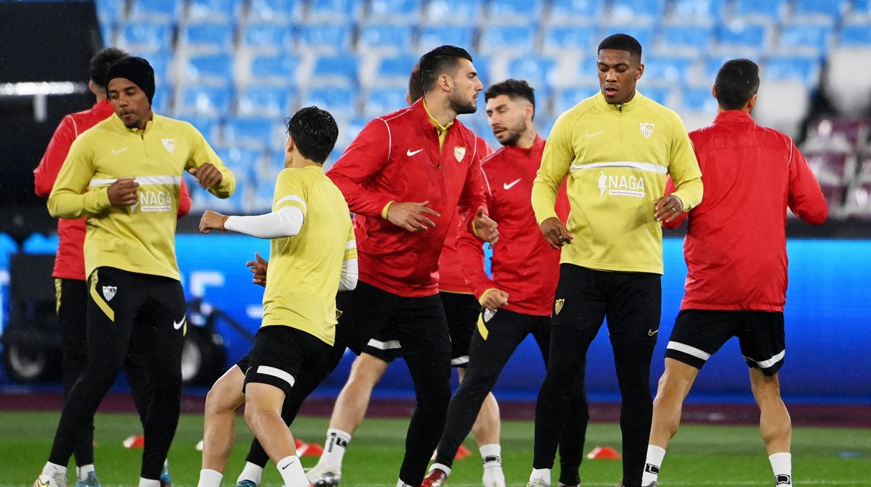 Los jugadores del Sevilla en el Londom Stadium