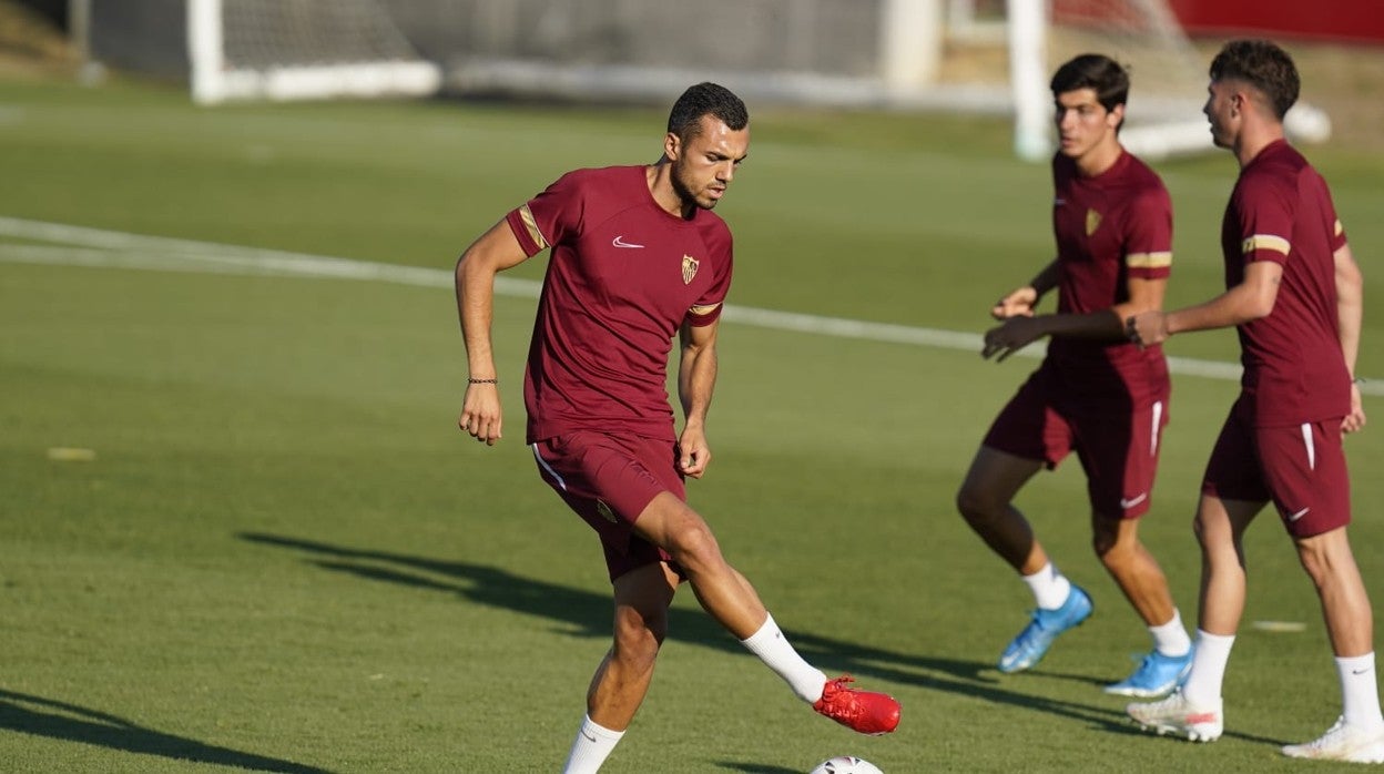 Joan Jordán fue uno de los seis jugadores de la primera plantilla sevillista que se ejercitó a las órdenes de Julen Lopetegui