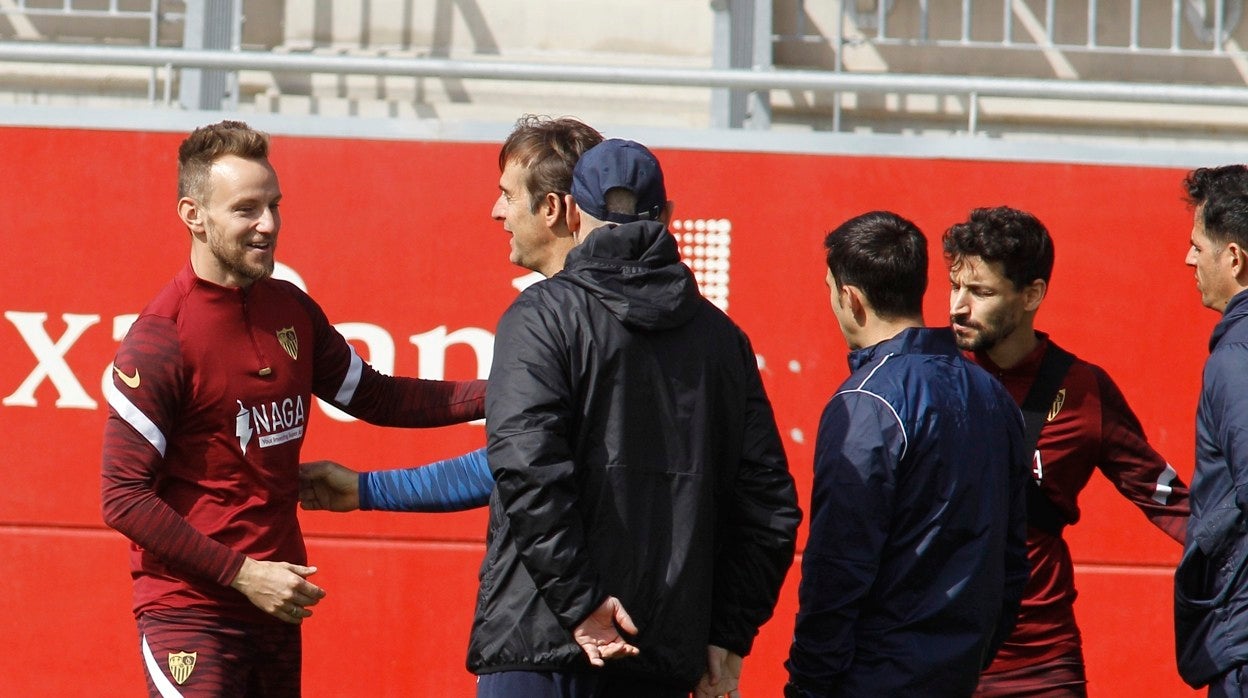 Rakitic y Navas, con Lopetegui