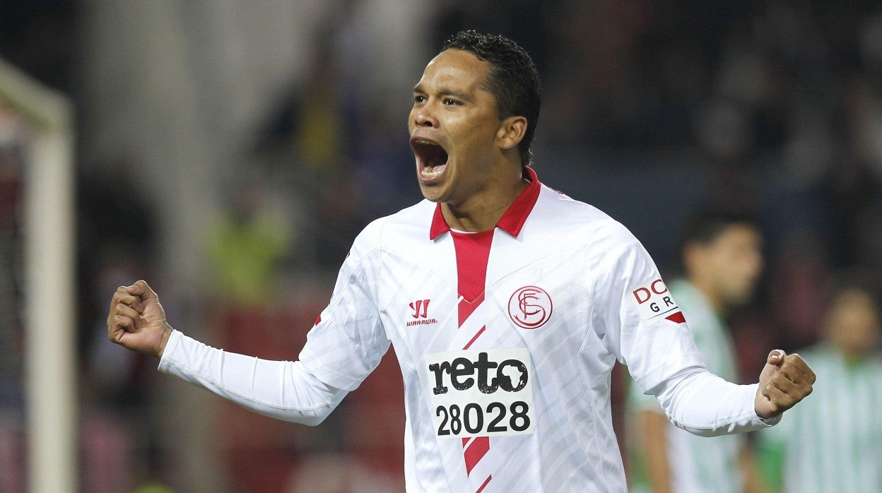 Bacca celebra un gol como sevillista