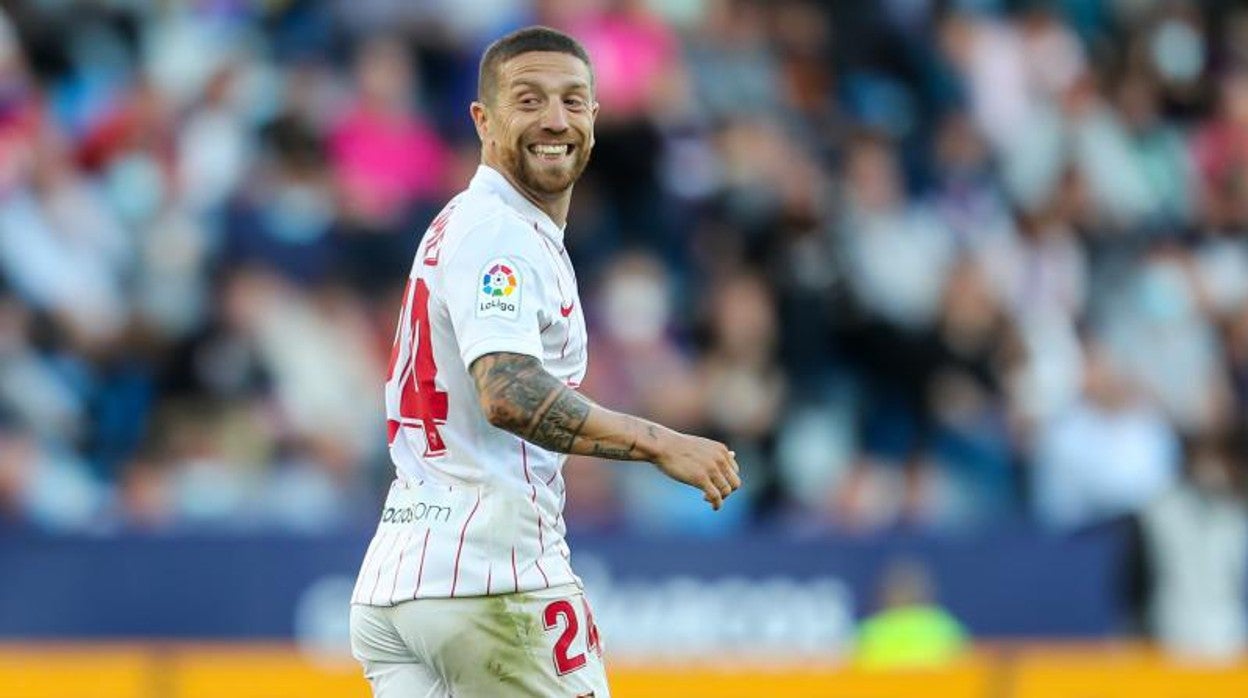 Papu Gómez sonríe en el Levante-Sevilla