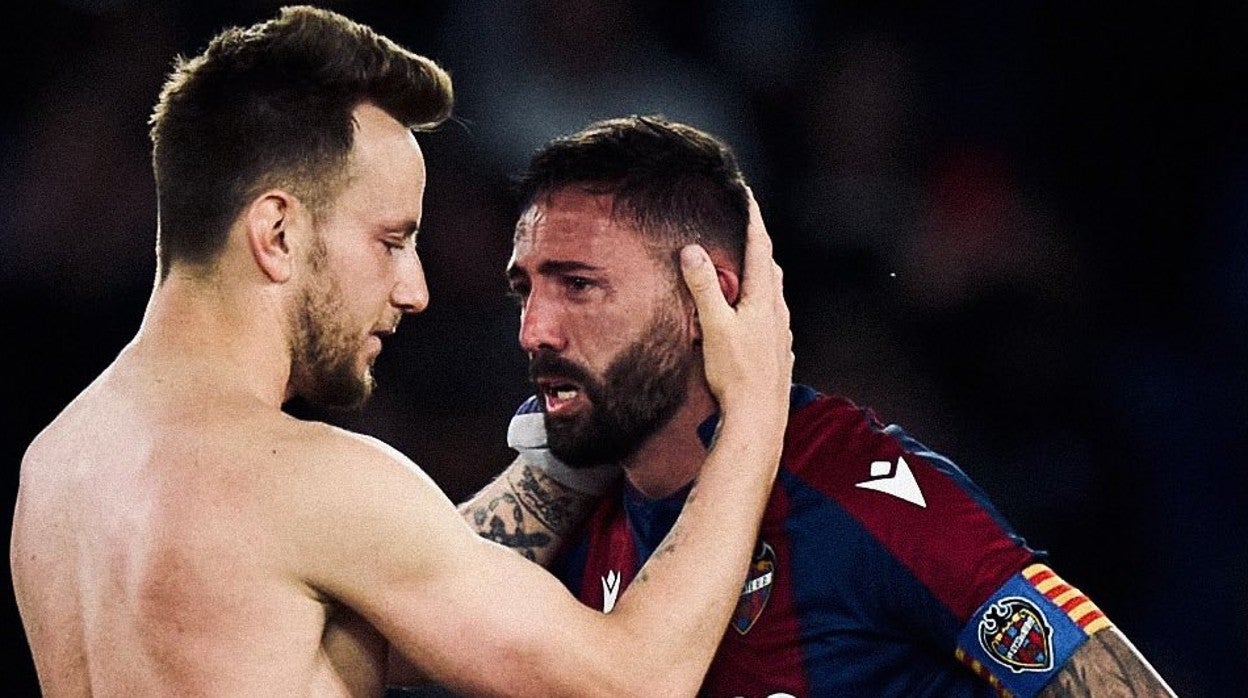 Rakitic consuela a Morales tras el Levante-Sevilla