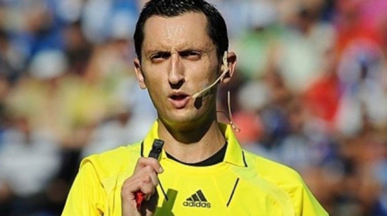 El árbitro José María Sánchez Martínez, durante un partido