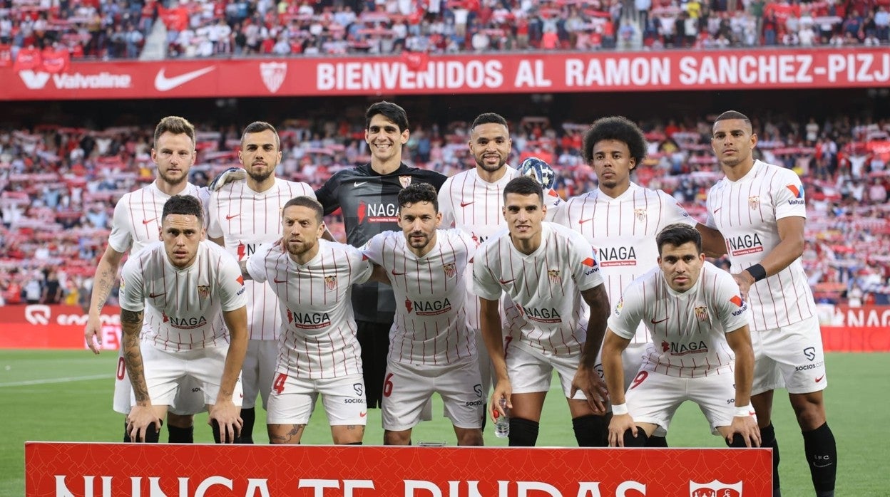 Formación inicial del Sevilla en su partido de la 34ª jornada contra el Cádiz