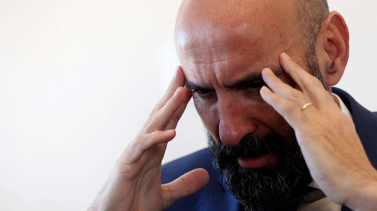 Monchi, expresivo, durante una entrevista con ABC de Sevilla