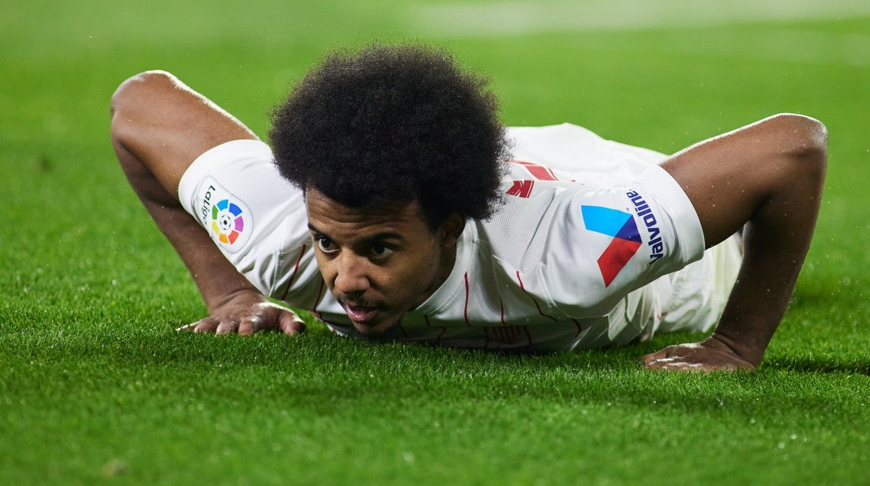 Koundé, sobre el césped, en el partido ante el Elche