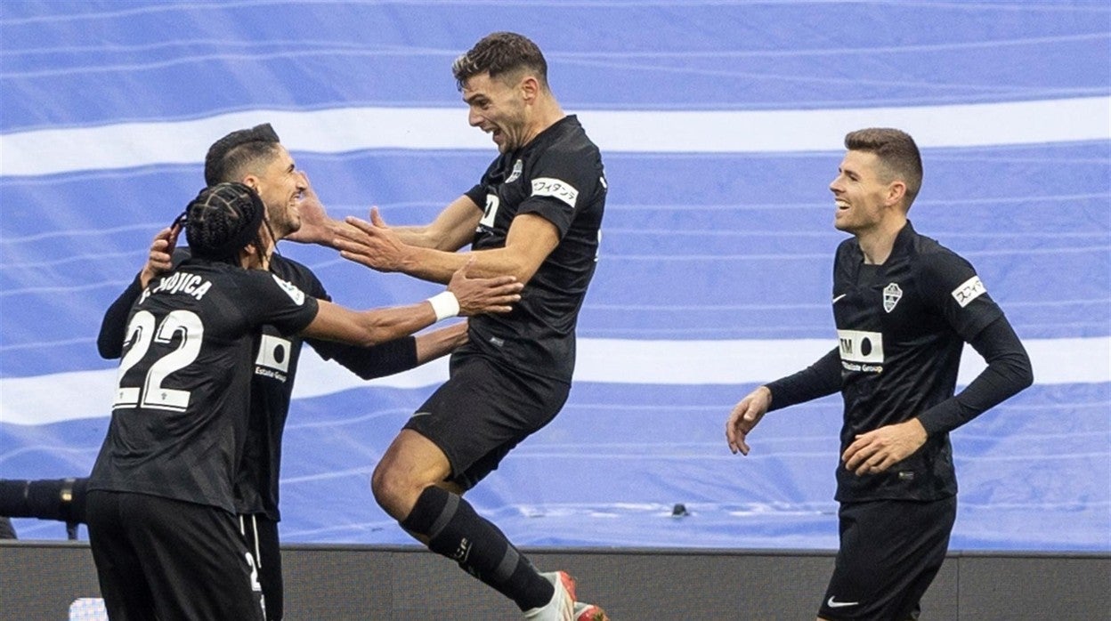 Lucas Boyé con sus compañeros