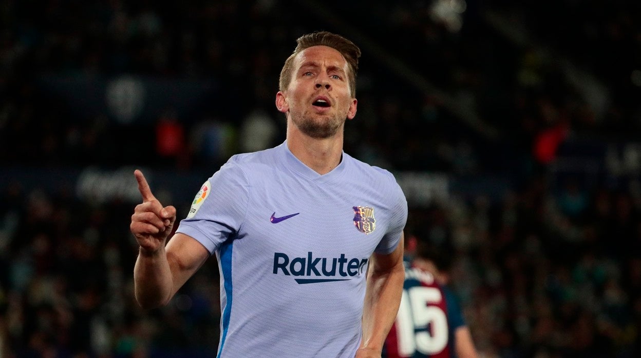 De Jong, máxima prioridad de Van Nilsterooy