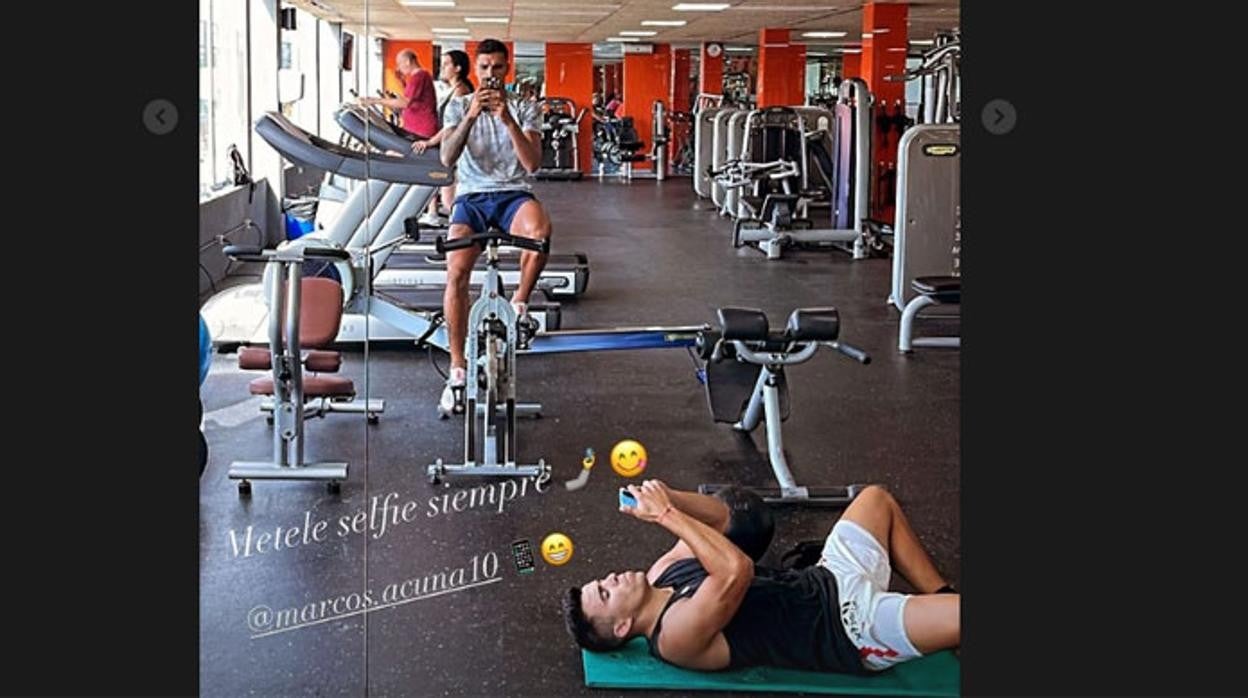 Foto que Lamela ha subido a su story de Instagram entrenando en un gimnasio junto a Marcos Acuña