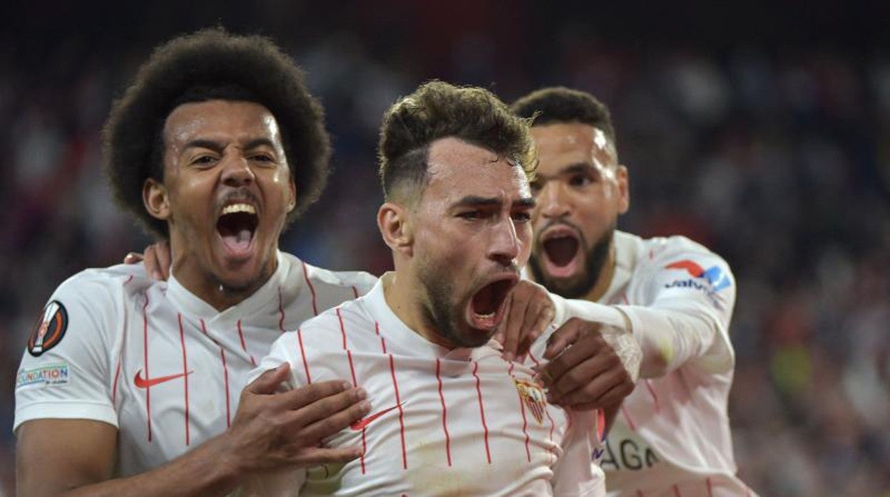 Munir celebra el tanto que le anotó al West Ham en el partido de ida de los octavos de final de la UEFA Europa League