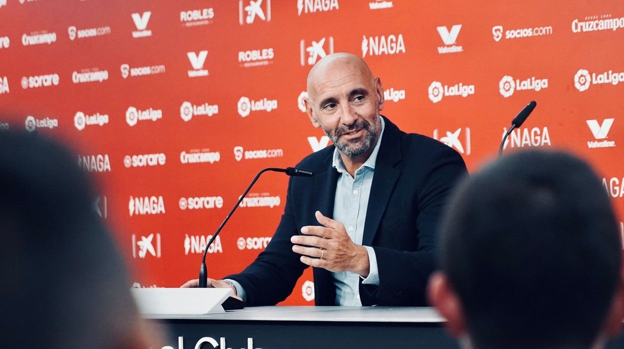 Monchi en la sala de prensa del Sevilla FC