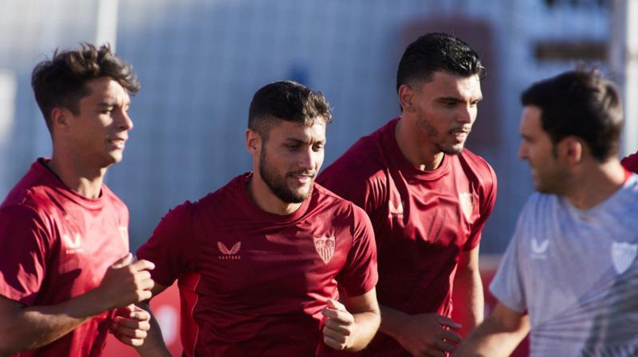 Óscar Rodríguez durante el primer entrenamiento de la temporada del Sevilla FC
