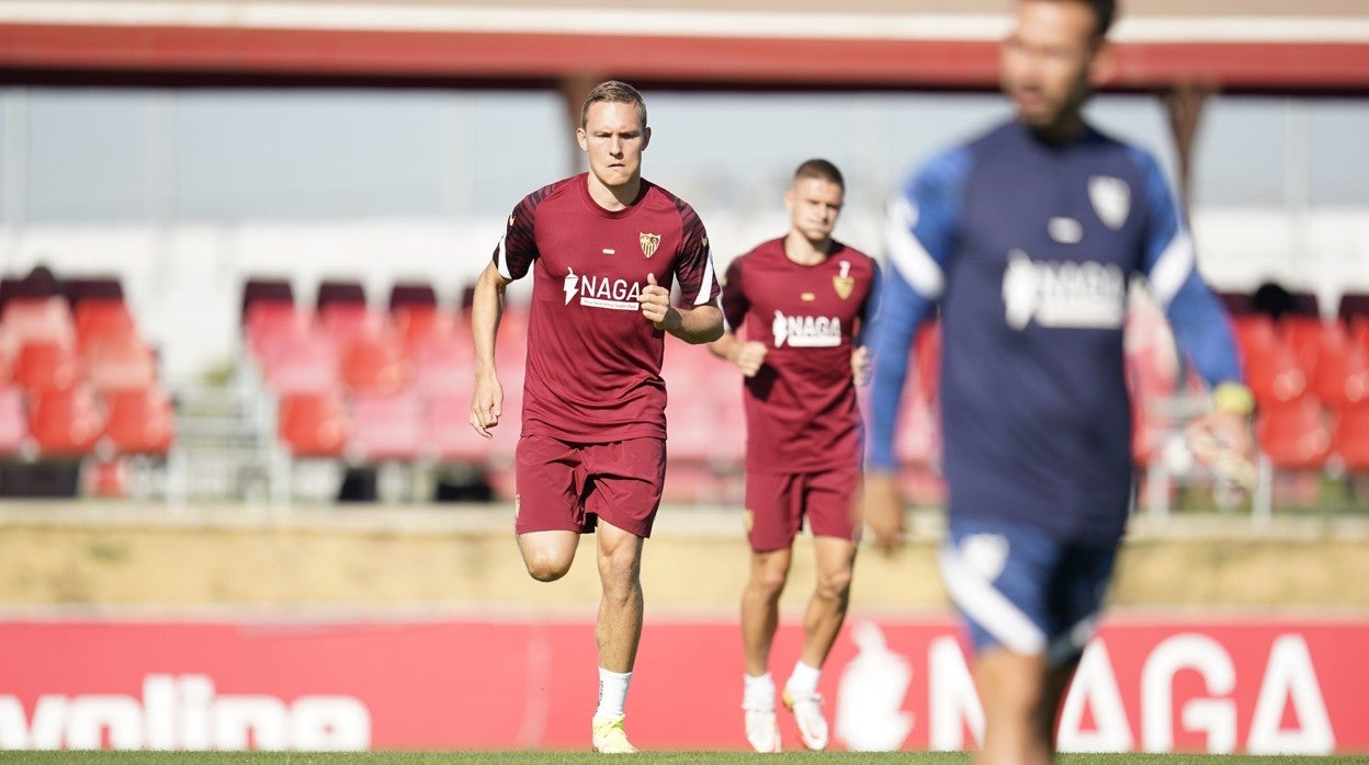 Ludwig Augustinsson durante un entrenamiento del Sevilla FC