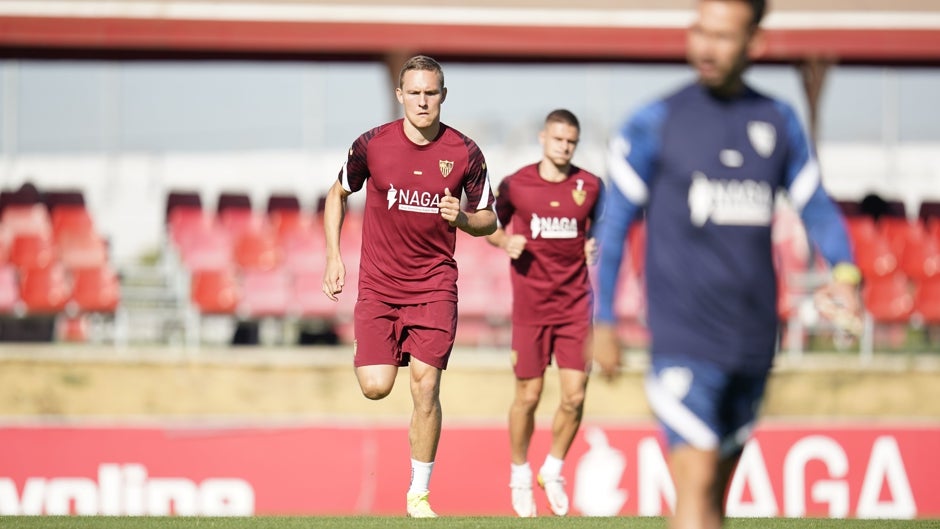 El Sevilla FC y el Aston Villa, cerca de llegar a un acuerdo de cesión por Augustinsson