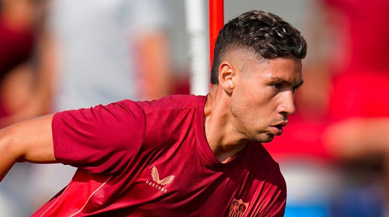 Gonzalo Montiel durante un entrenamiento de la pretemporada del Sevilla FC